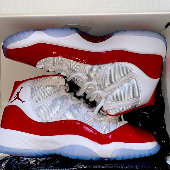 Shoes - Jordon 11 Retro (Cherry 2022)
